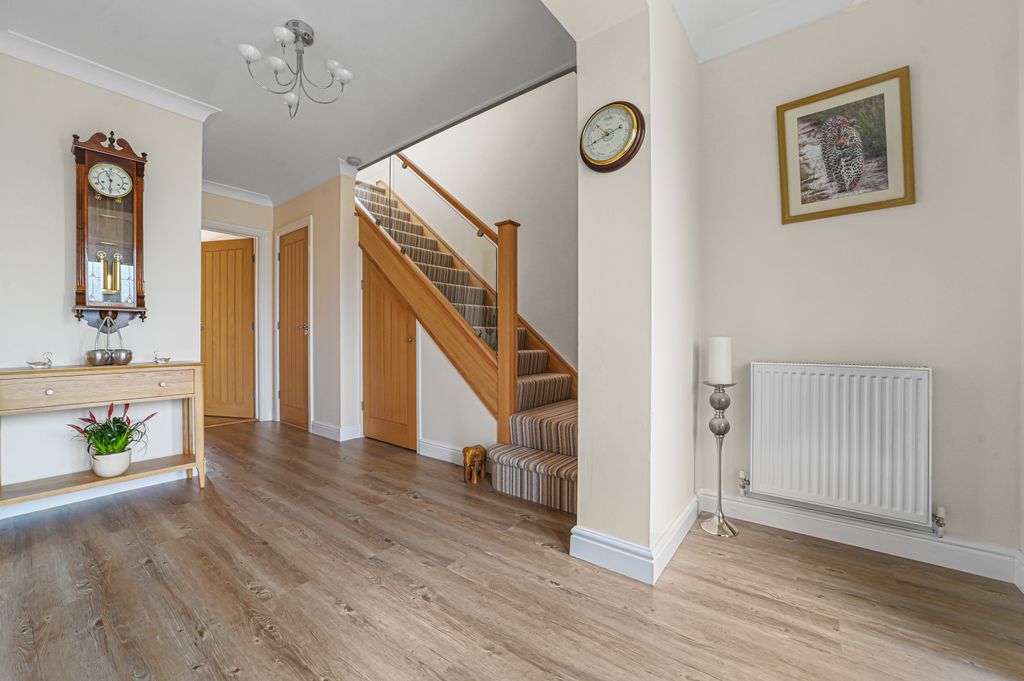 Property photo 3 of 43 Sunnymead-Hall (2)