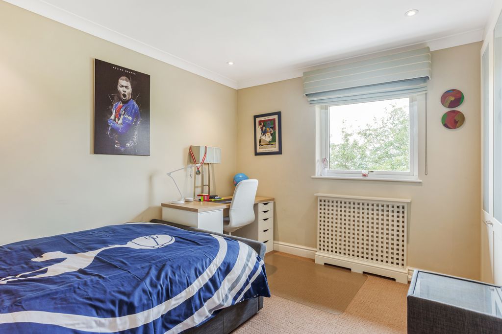 Additional image 11 of 2 bed penthouse for saleRay Park Road, Maidenhead SL6