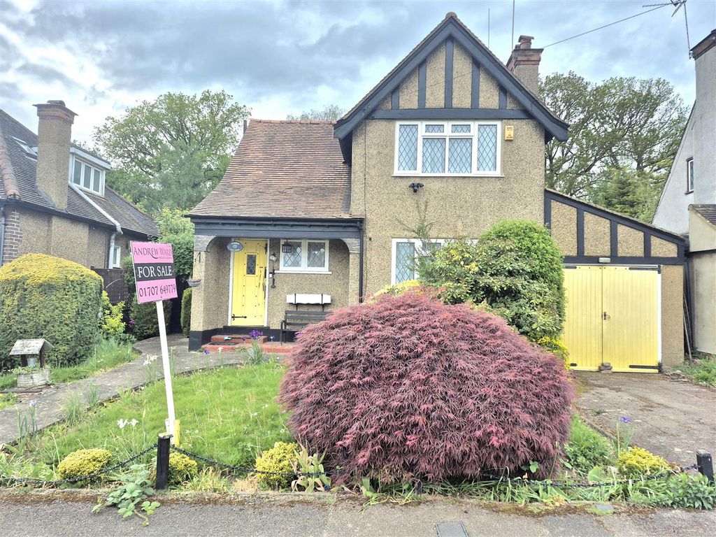 Property photo 1 of 14 44 The Meadway.Jpg