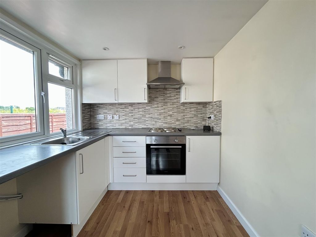 Property photo 3 of 11 Lounge/Kitchenette