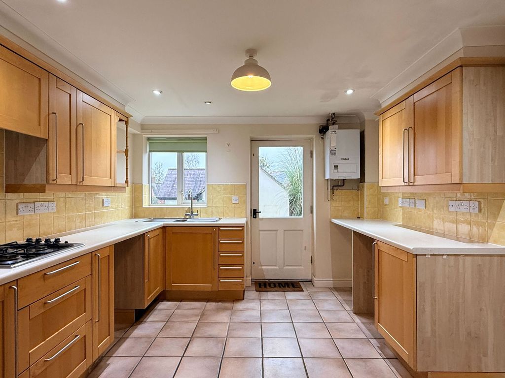 Property photo 2 of 20 Kitchen