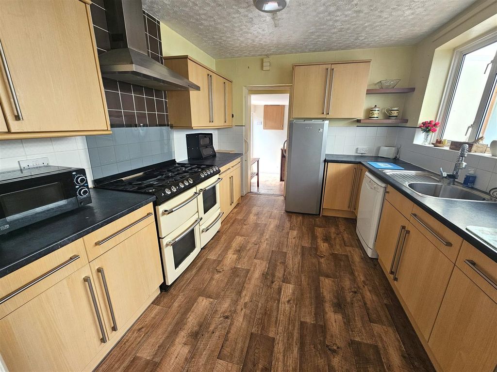 Property photo 2 of 21 Kitchen.Jpg