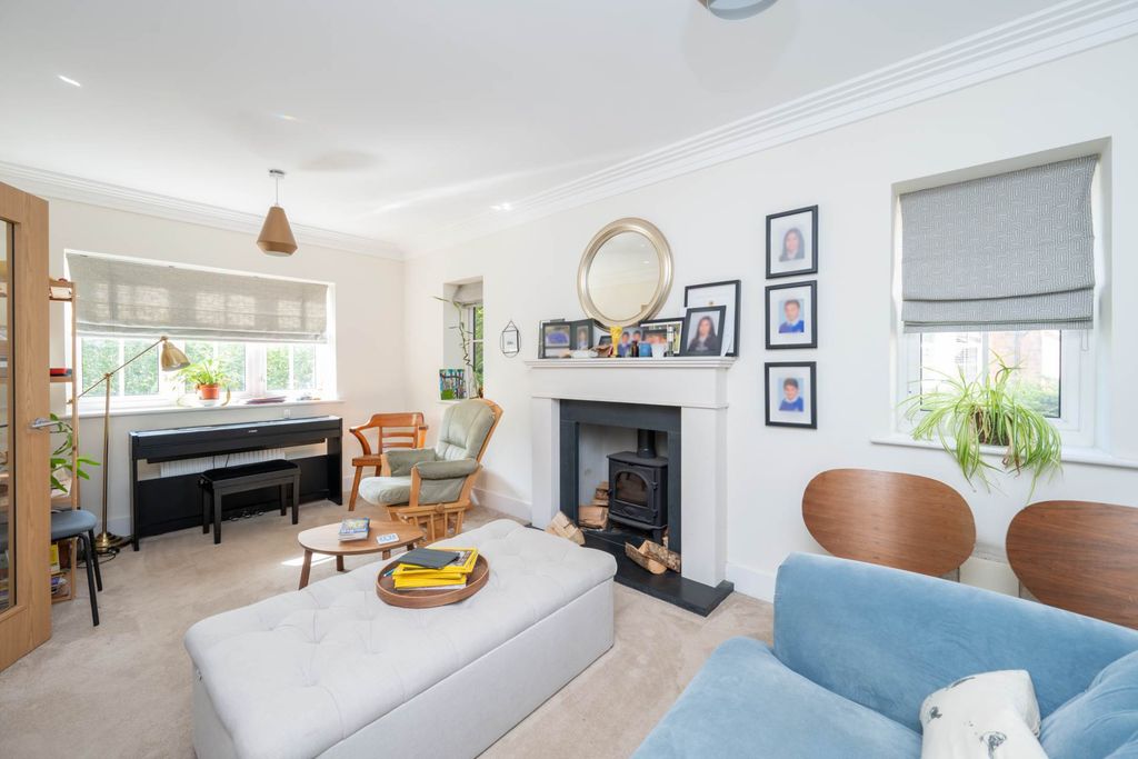 Property photo 3 of 39