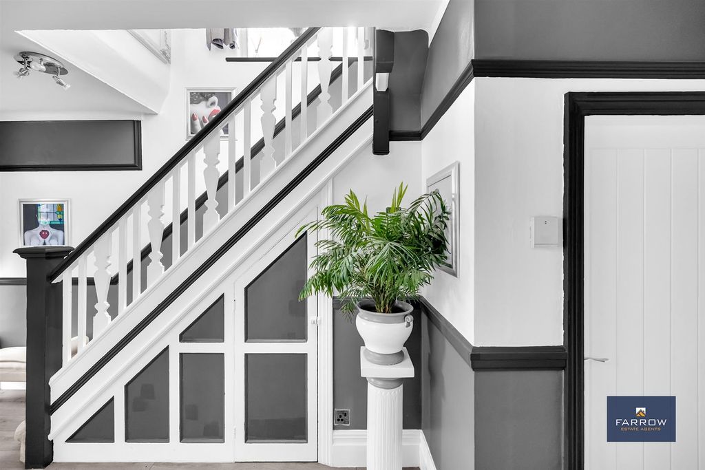 Property photo 3 of 62 Hallway