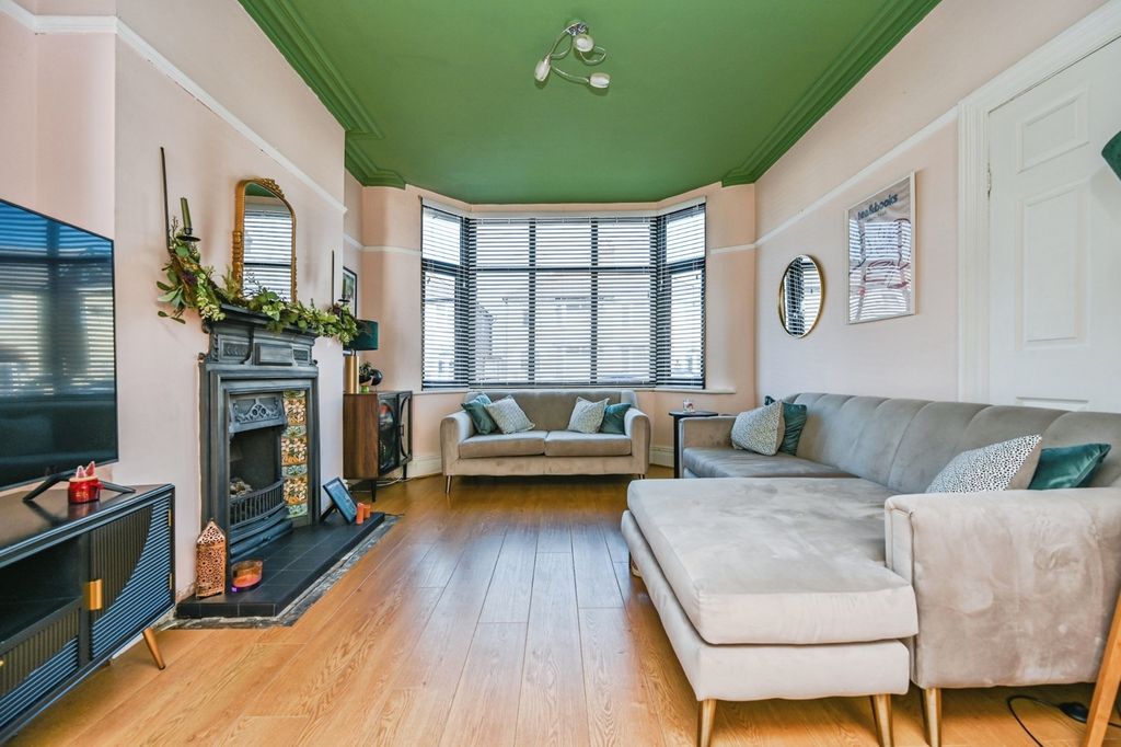 Property photo 3 of 20 Pbox-Img.Jpg