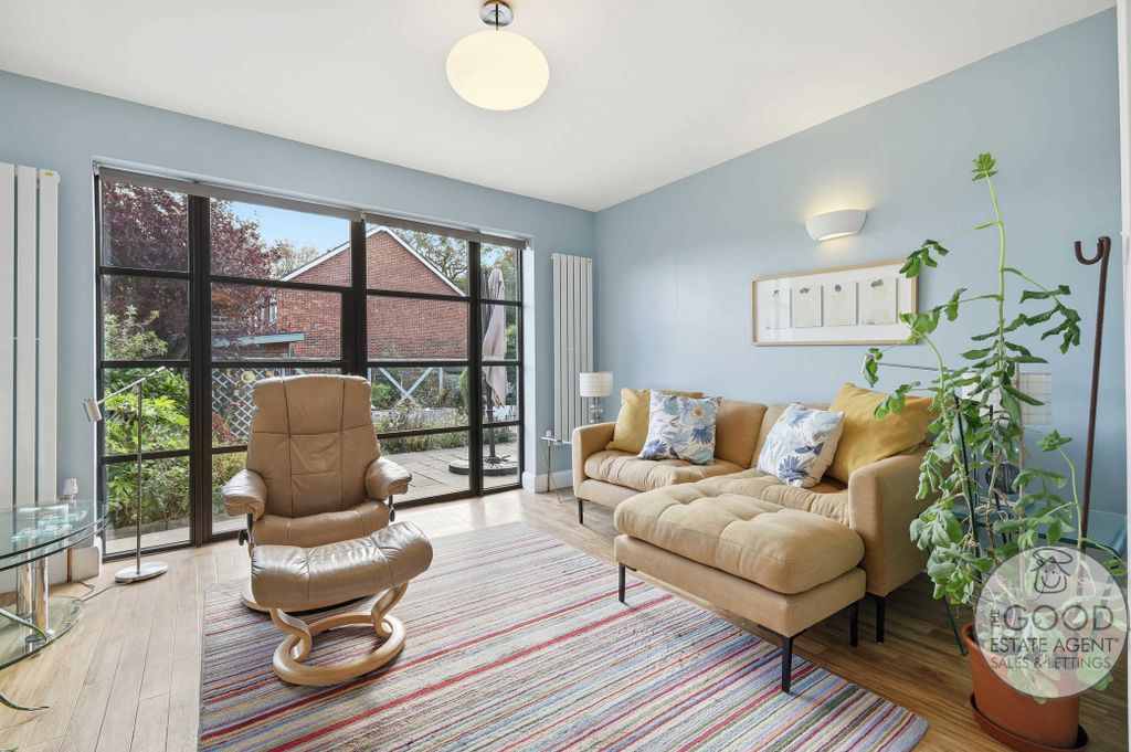 Property photo 2 of 27