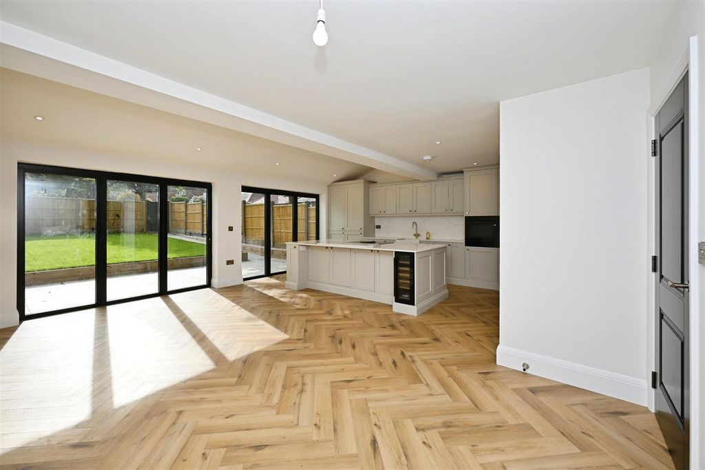 Property photo 3 of 36 Kitchen/Diner/Family Room