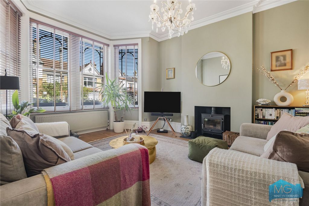 Property photo 2 of 32 Picture No. 15