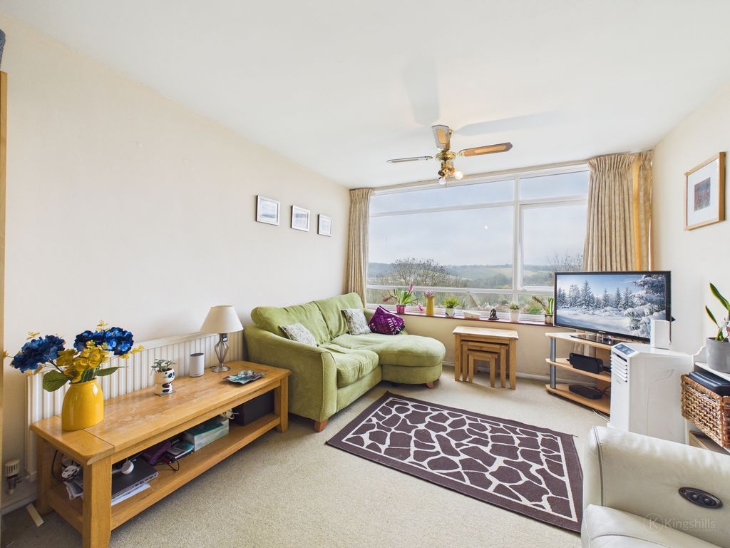 Property photo 3 of 10 Cam02136G0-Pr0530-Still008