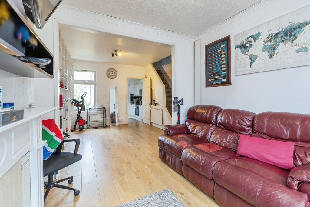 Property photo 2 of 12 Pbox-Img.Jpg