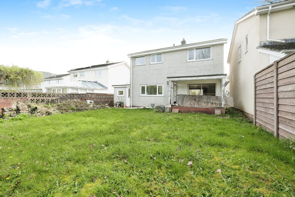 Property photo 2 of 20 19Fairholme-04