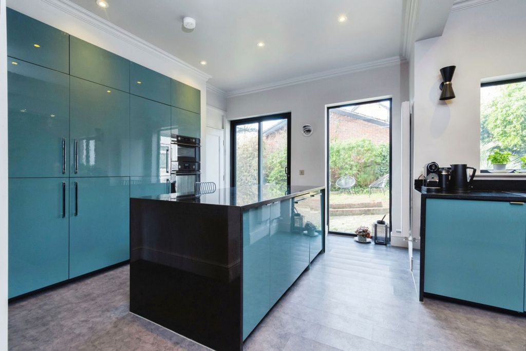 Property photo 3 of 16 Kitchen