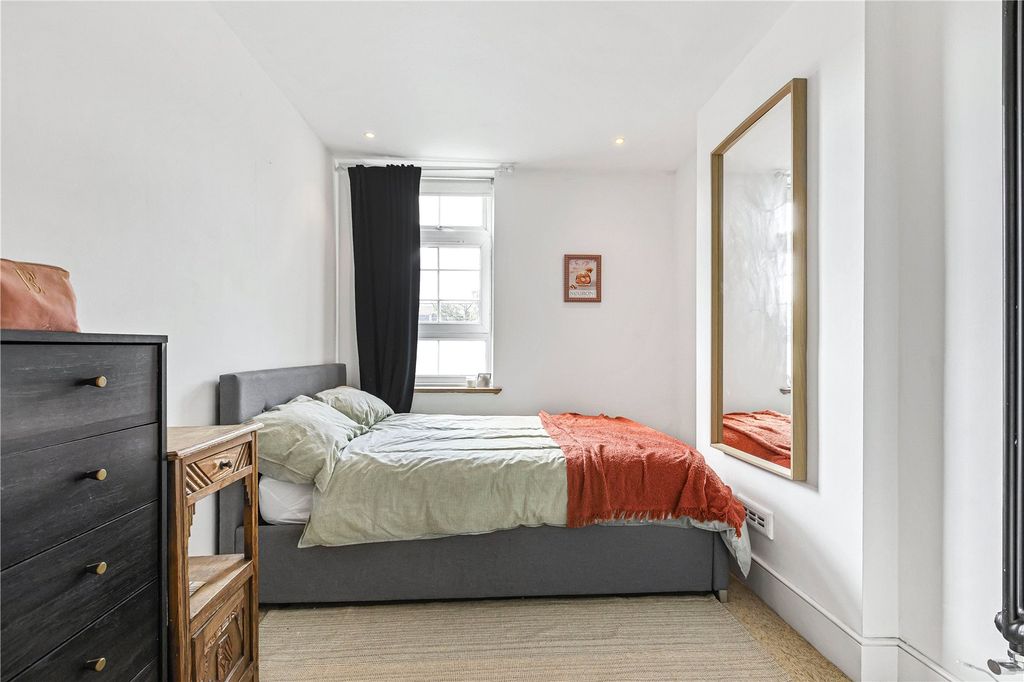 Property photo 3 of 20 Bedroom