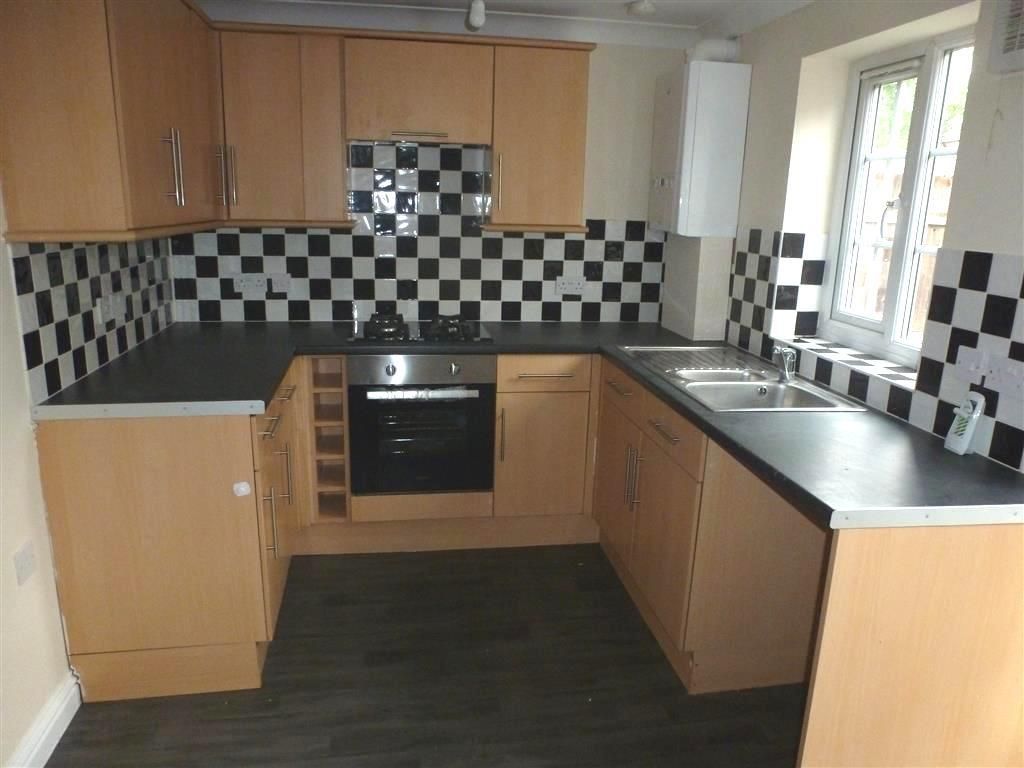 Property photo 1 of 8 Kitchen