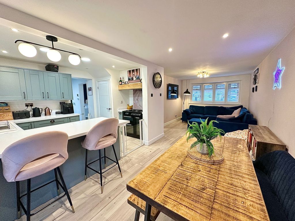 Property photo 2 of 25