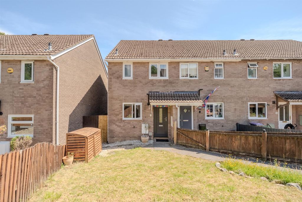 Property photo 1 of 15 61 Spring Grove-15.Jpg