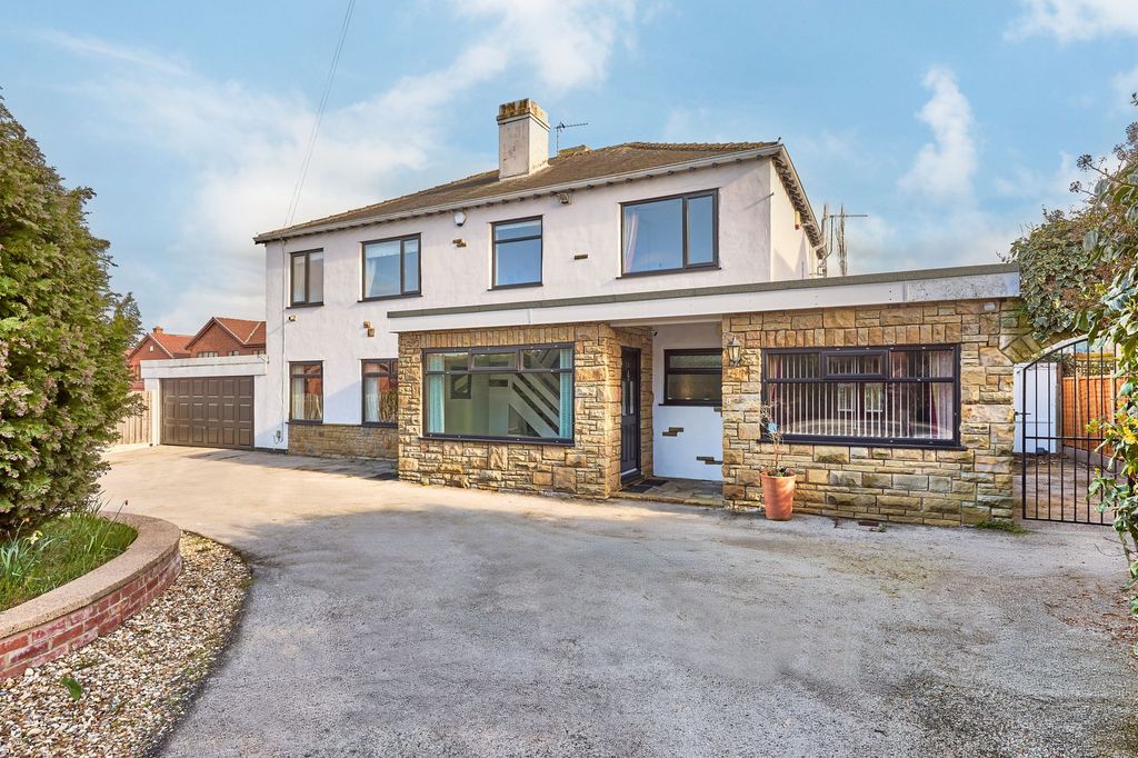 Property photo 3 of 44