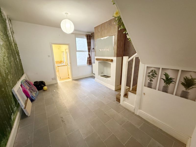 Property photo 3 of 9 Lounge