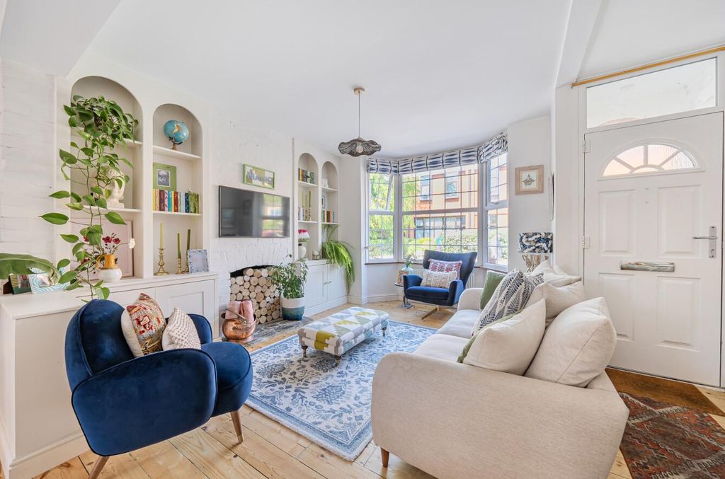 Property photo 2 of 25