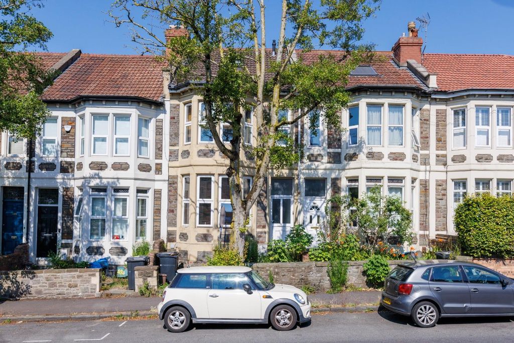 Property photo 2 of 11 Flat A 500 Gloucester Road-16.Jpg