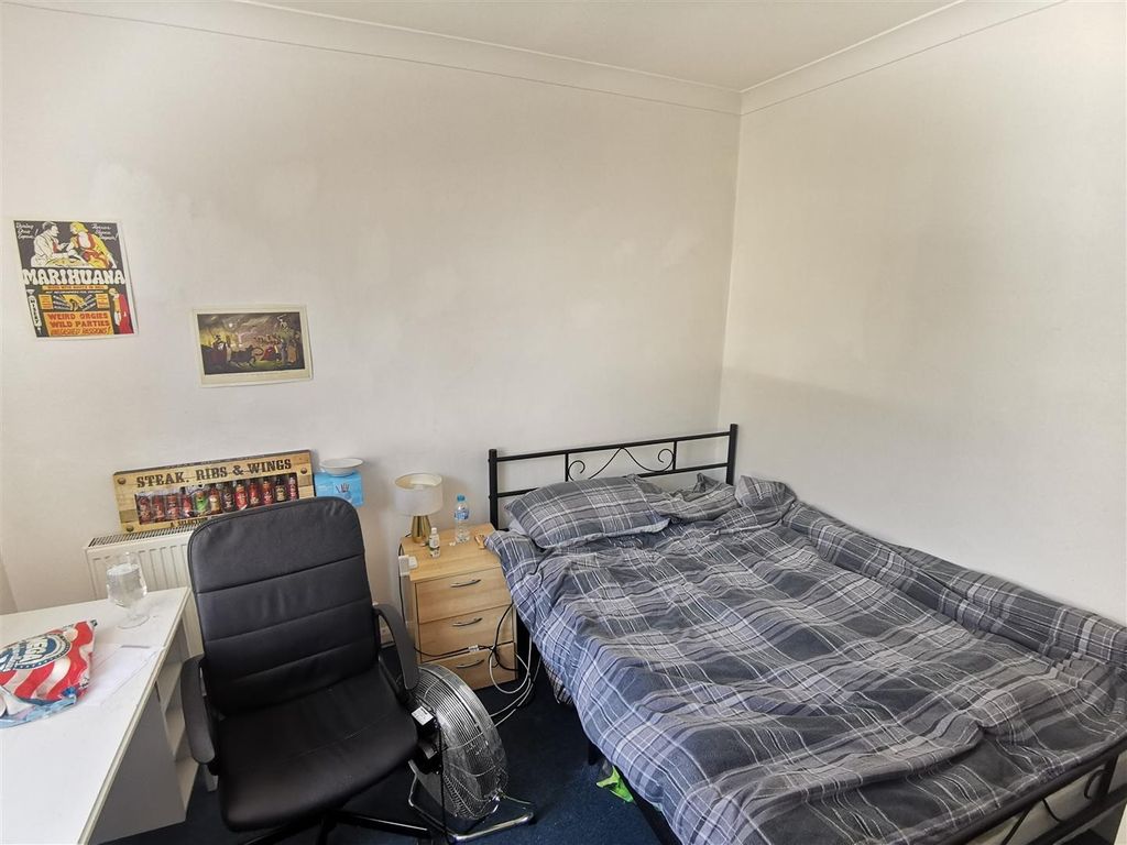 Property photo 3 of 8