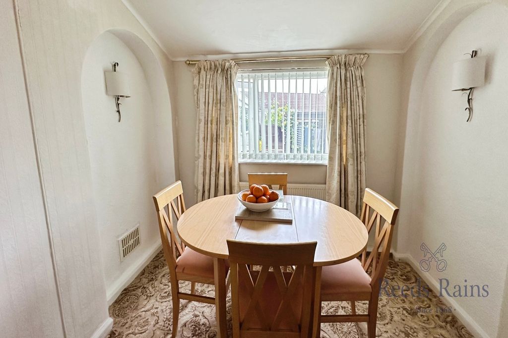 Property photo 3 of 14 Dining Room