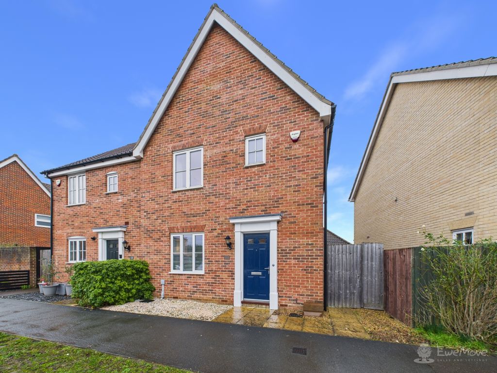 Property photo 1 of 18 Front Of House- Mark Stephens Ewemove Newmarket An