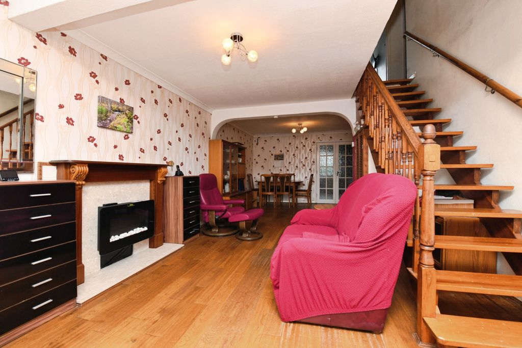 Property photo 2 of 16
