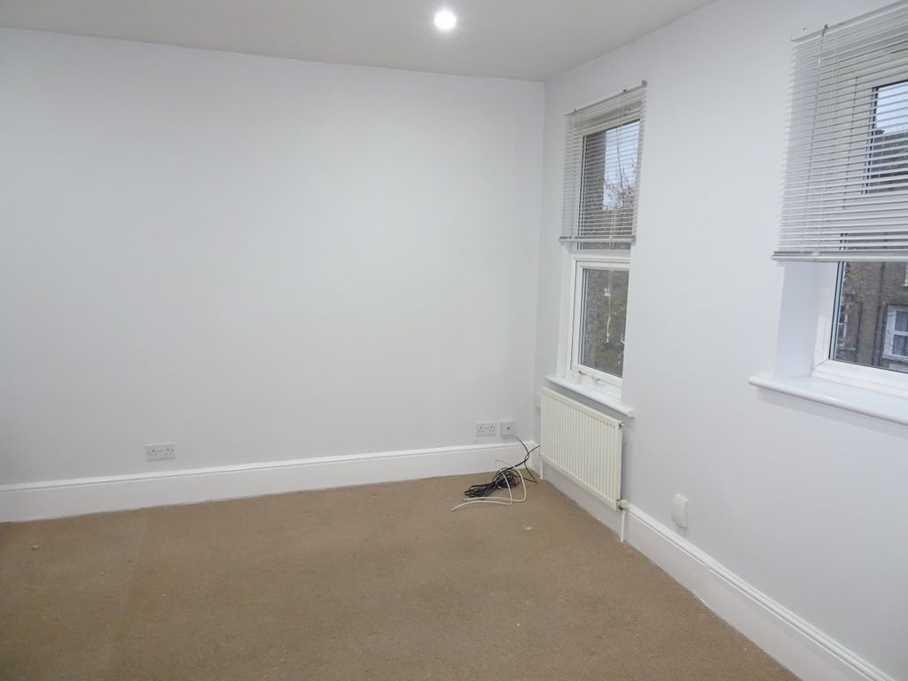 Property photo 3 of 6 Lounge