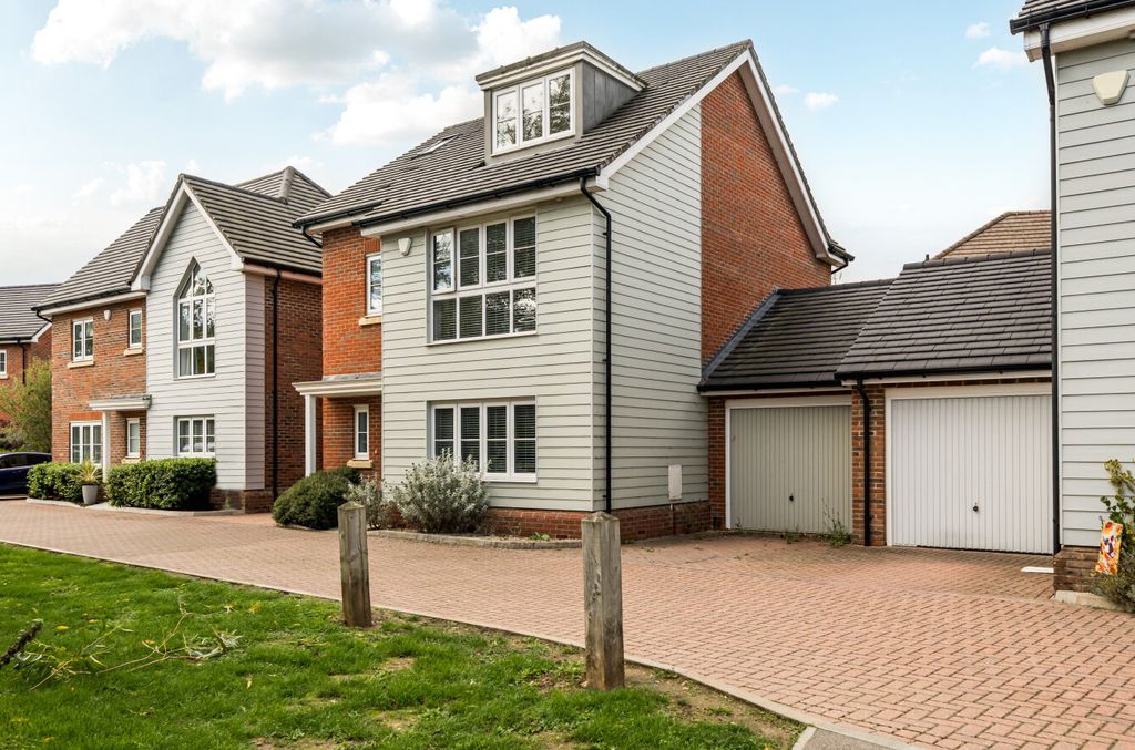 Property photo 1 of 26 1354495-24-68c7Fb...