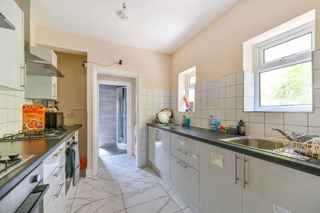 Property photo 3 of 13