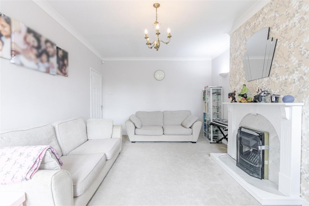 Property photo 3 of 23 Tolcarne Drive