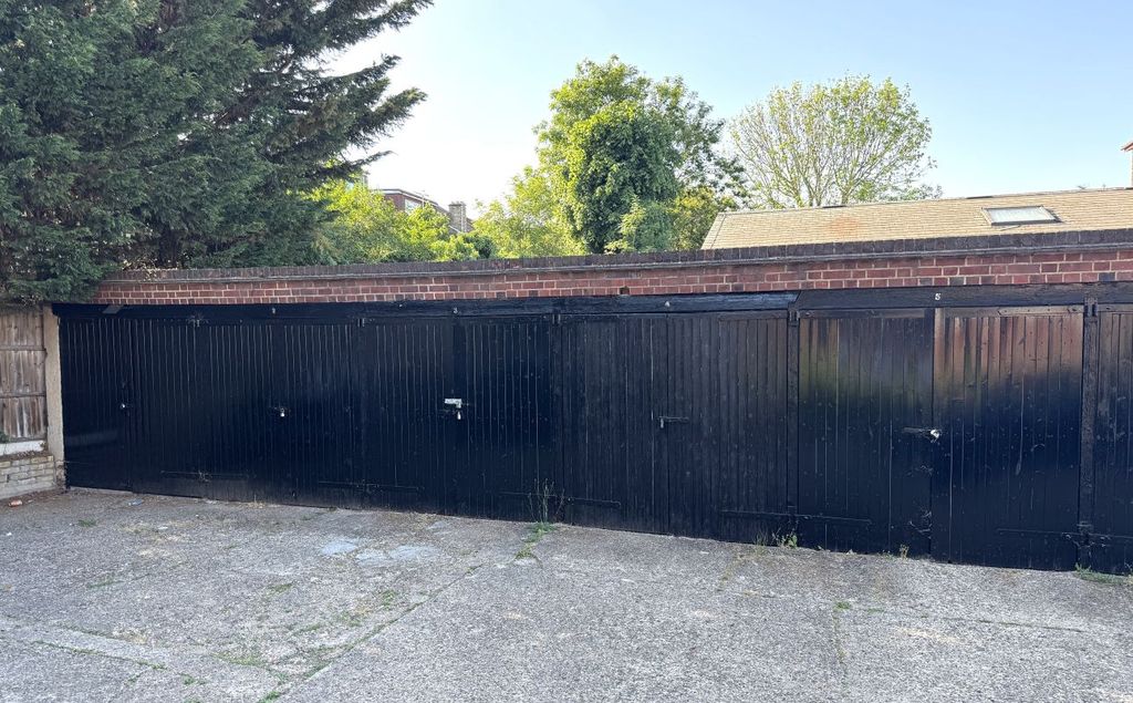 Property photo 2 of 3
