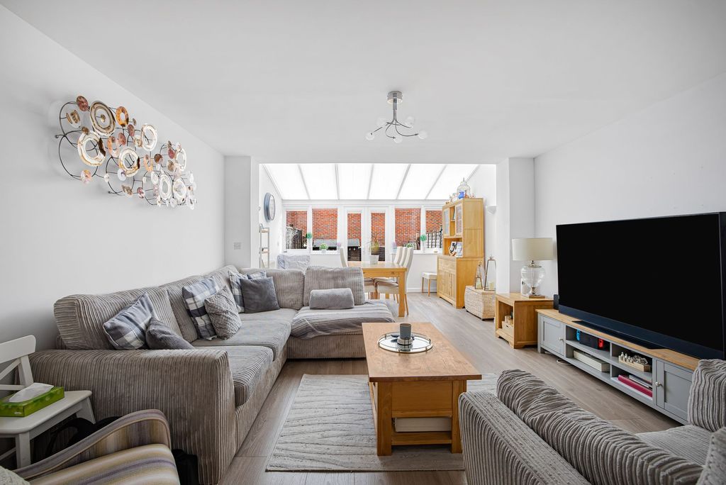 Property photo 2 of 18