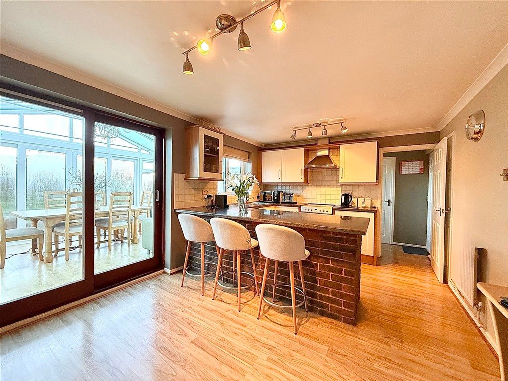 Property photo 3 of 10 Kitchen/Diner