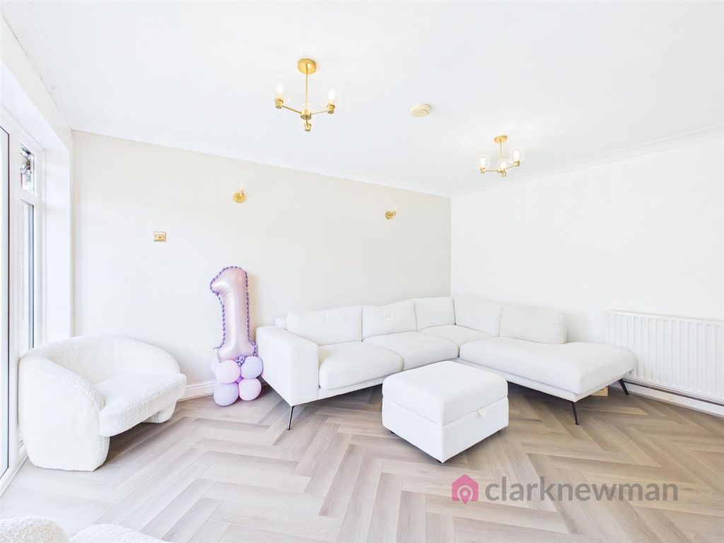 Property photo 3 of 17 Living Room