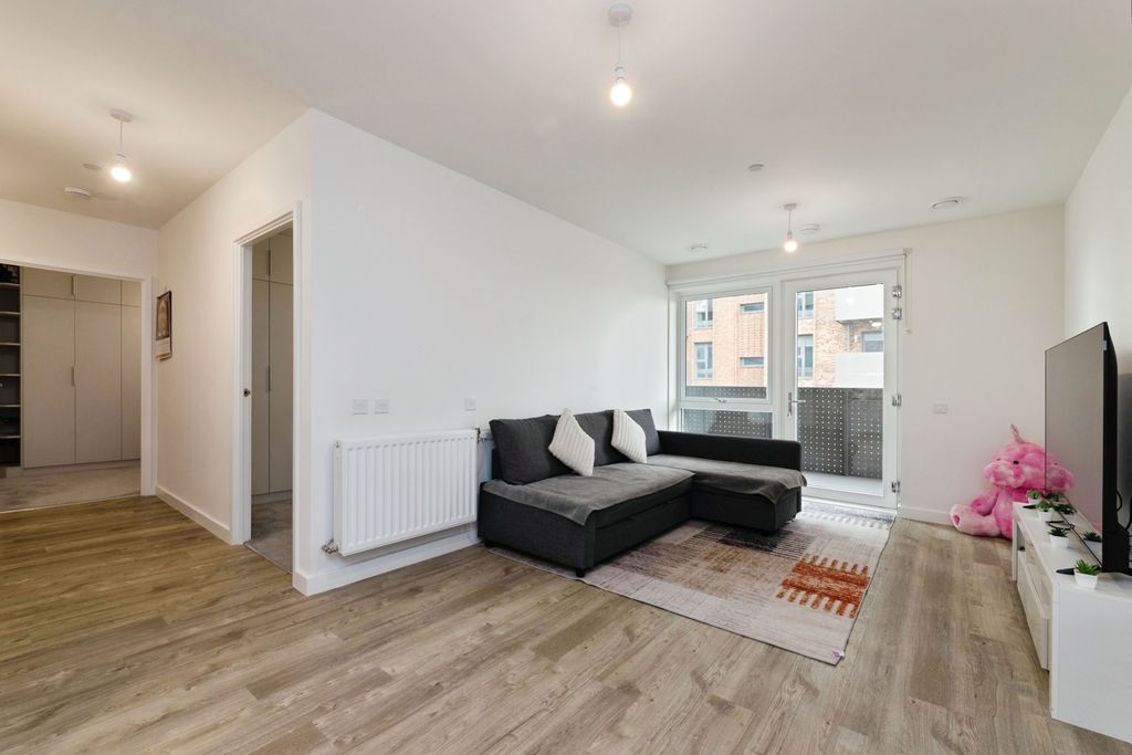 Property photo 3 of 21 Pbox-Img.Jpg