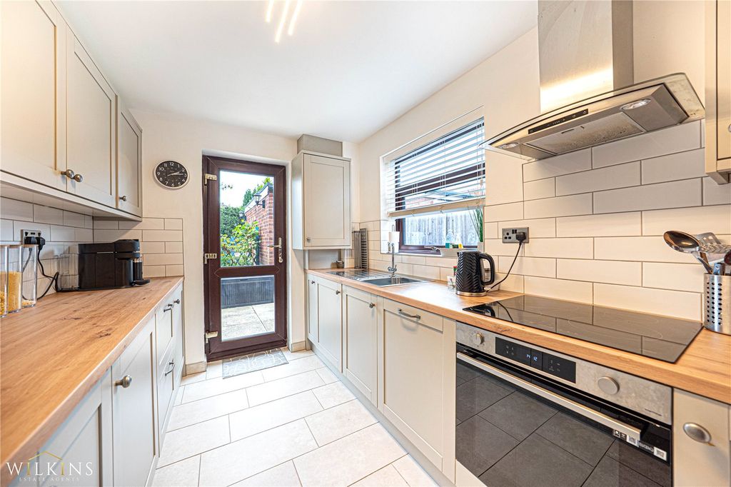 Property photo 2 of 31 Picture No. 15