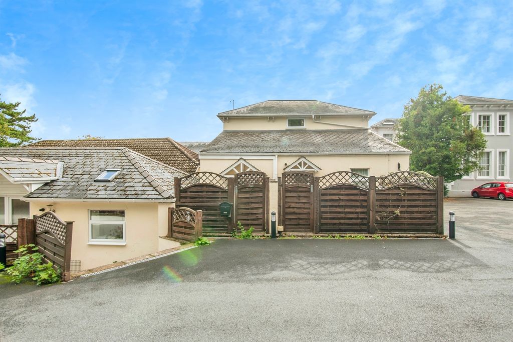 Property photo 2 of 22