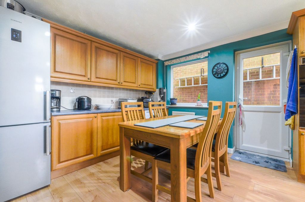 Property photo 3 of 25