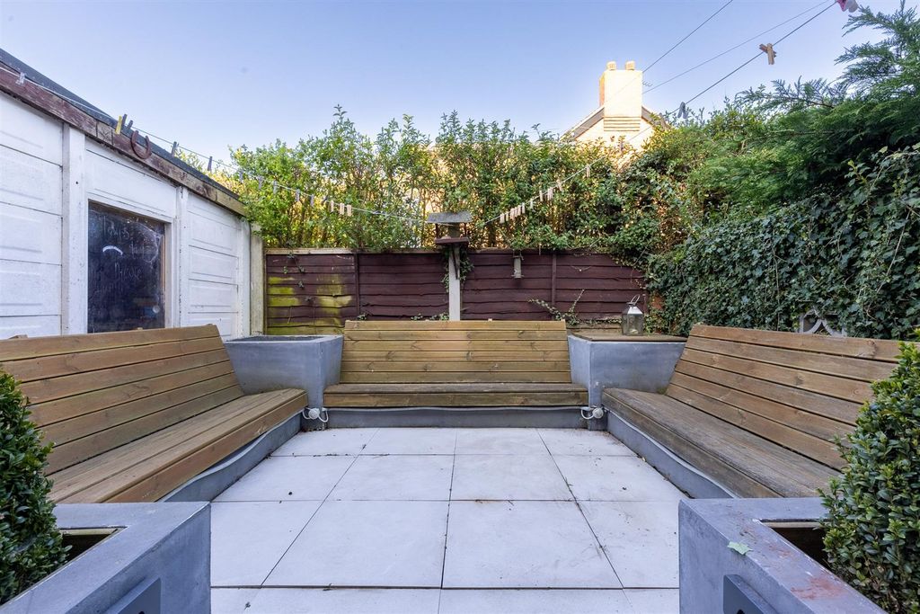 Property photo 2 of 14 7Blakelowcrescent-13.Jpg