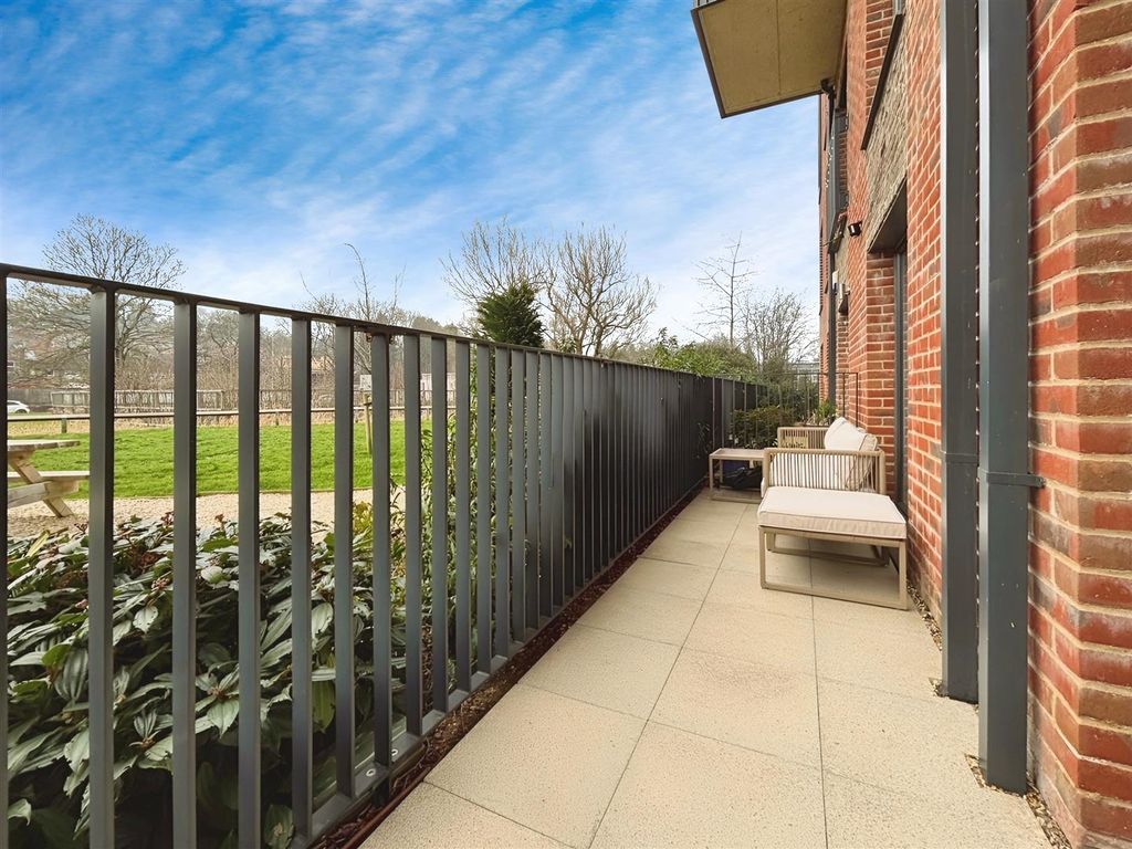 Property photo 3 of 16 Full Length Terrace