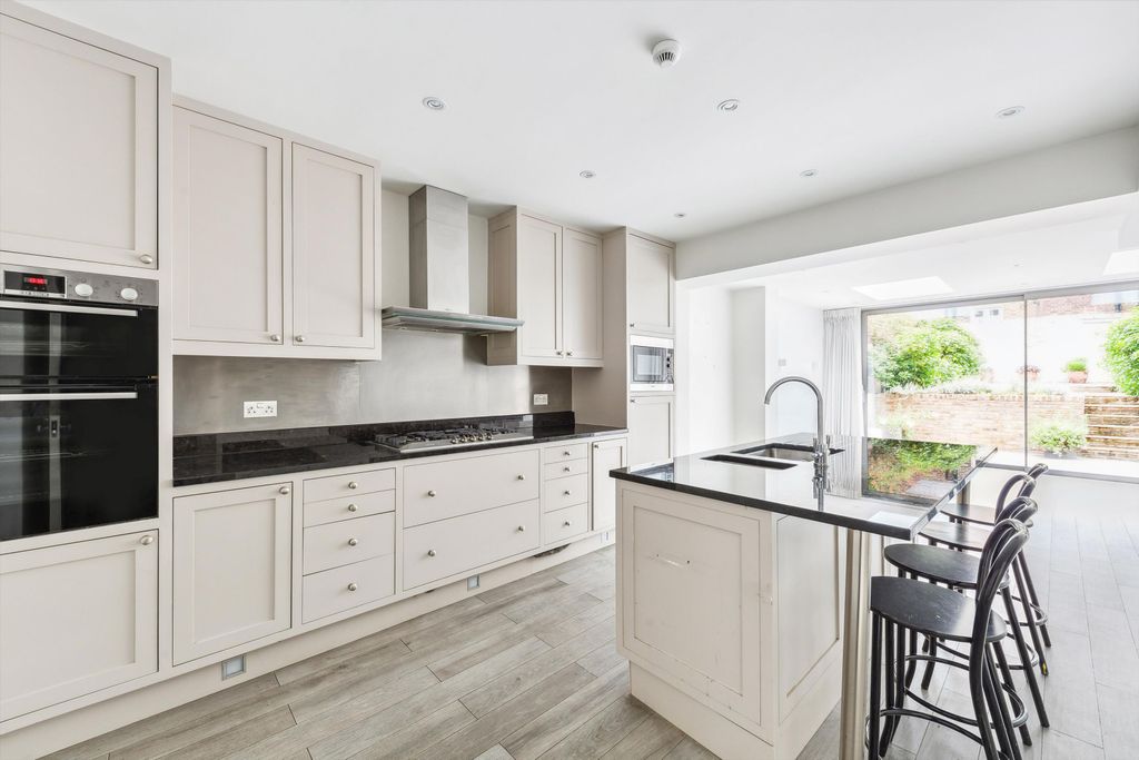 Property photo 2 of 15 Image