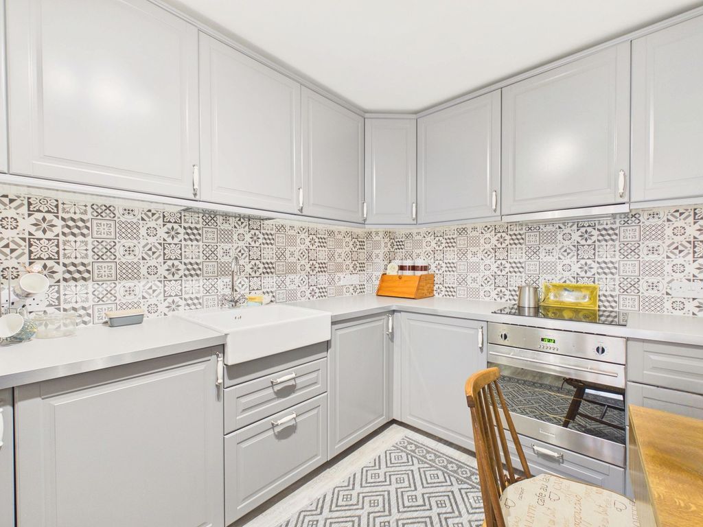 Property photo 2 of 4 Kitchen