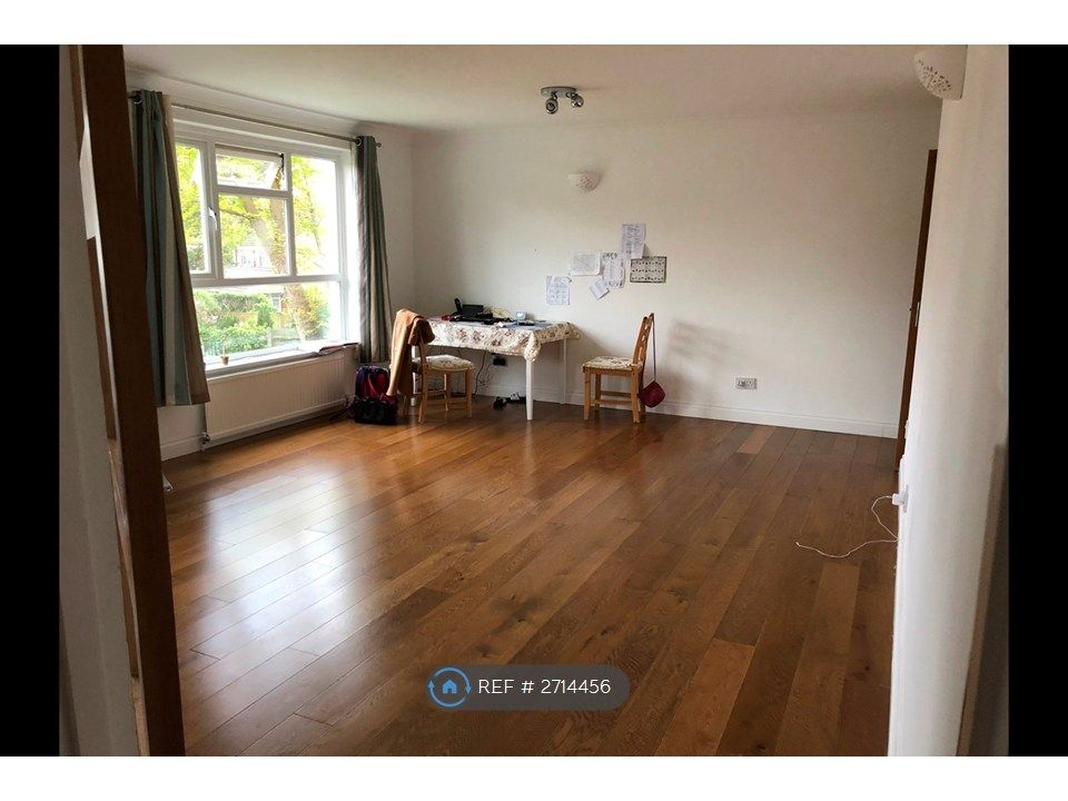 Property photo 2 of 10 Living Room