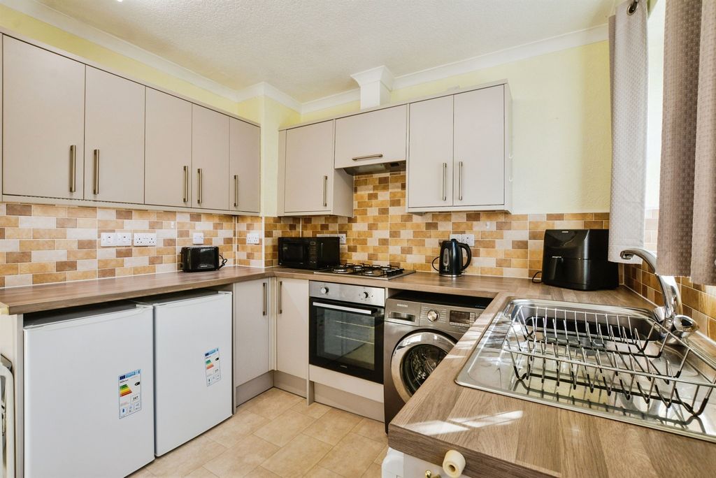 Property photo 3 of 18