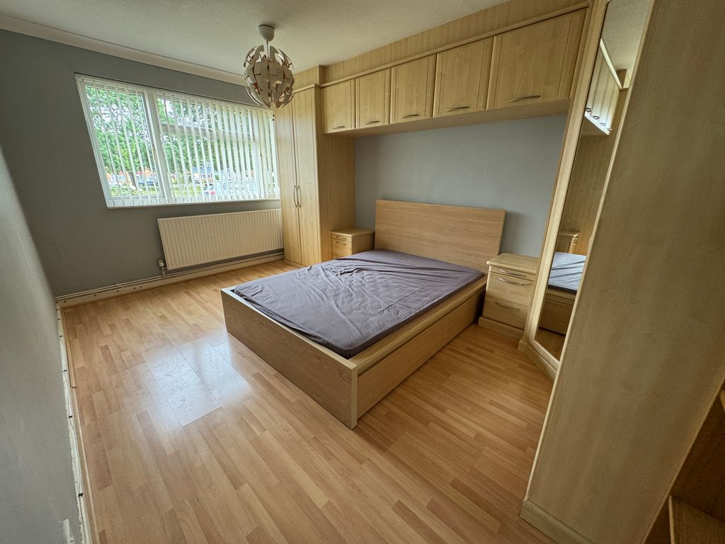 Property photo 3 of 11 Bedroom