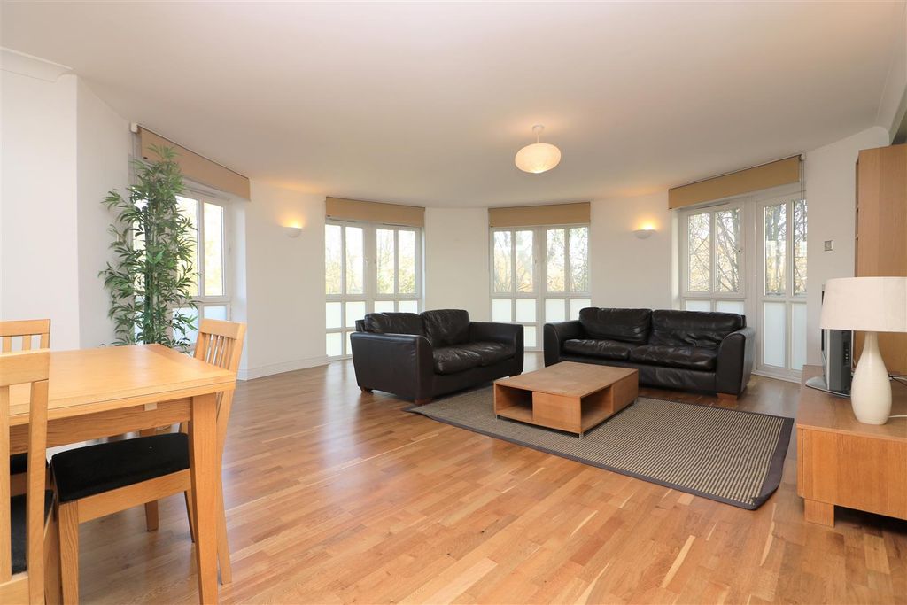 Property photo 1 of 13 Queens Court.Jpg