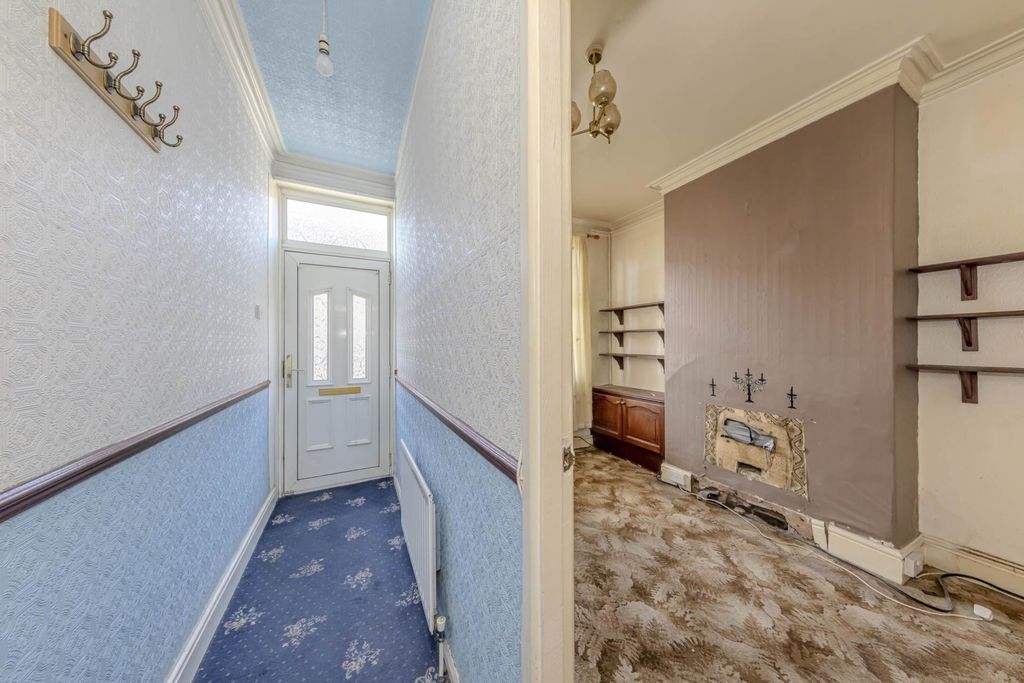 Property photo 2 of 21