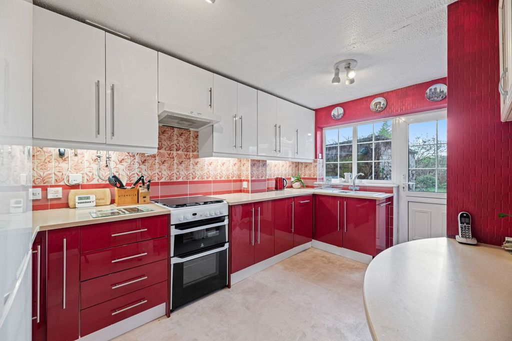 Property photo 2 of 18 Kitchen